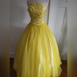 Yellow Dress / Quinceañera Dress / Prom Dress / Ball Gown